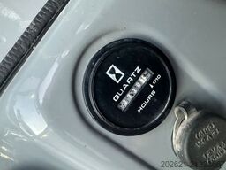 NEW HOLLAND E26b 2.7 t 4x Schauffel