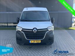 Renault Master T33 135 L2H2 Navigatie + Trekhaak