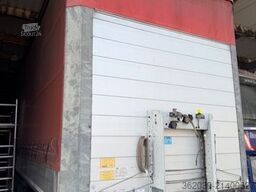 SCHMITZ CARGOBULL SCB*S3T/06 V L N/39 B HO B1 GO BORDWAND LUFT LIF