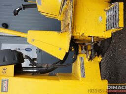 Striegel 150 DYA minishovel met 2 bakken en palletvorken...
