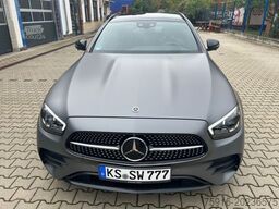 MERCEDES-BENZ E 450 4Matic Foliert in Grau Matt original Weiss