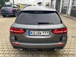 MERCEDES-BENZ E 450 4Matic Foliert in Grau Matt original Weiss