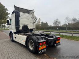 Volvo FM 370 Globetrotter   Side skirts