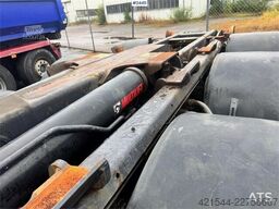 Mercedes-Benz Arocs 3258 Tridem Snow Plough-Equipped Hooklift Tr