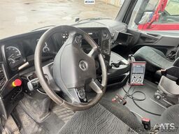 Mercedes-Benz Arocs 3258 Tridem Snow Plough-Equipped Hooklift Tr