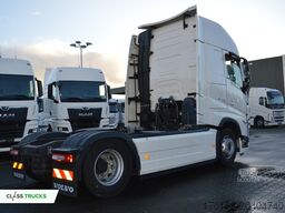 VOLVO FH 460 Globetrotter XL i-Save SideSkirts
