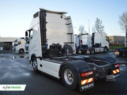 VOLVO FH 460 Globetrotter XL i-Save SideSkirts