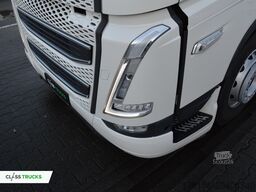 VOLVO FH 460 Globetrotter XL i-Save SideSkirts