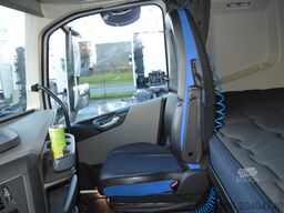 VOLVO FH 460 Globetrotter XL i-Save SideSkirts