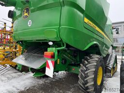 John Deere S690i