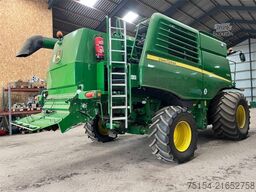 John Deere T670