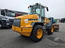LIEBHERR L512 / Gabel + Schaufel / German Machine
