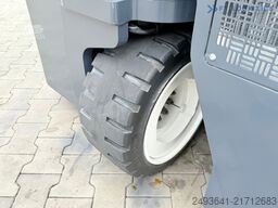 Combilift CB3000 / TRIPLEX 4900MM / FREE LIFT