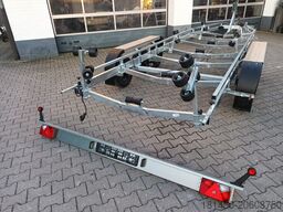 sonstige 3500kg Bootstrailer 900cm sofort