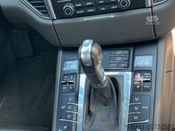 PORSCHE Macan Turbo 3,6L V6 PANO/BOSE/CARBON/ALCANTARA