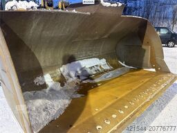 CAT 980M wheel loader w/ bucket. WATCH VIDEO.