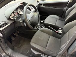 PEUGEOT 207 Tendance  1.4  VTi 70 kw 5 Türig Klima Eu5
