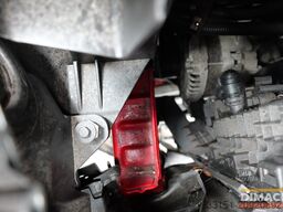 Mercedes-Benz VITO schade auto - voorschade - rood - trekhaak...