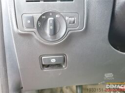 Mercedes-Benz VITO schade auto - voorschade - rood - trekhaak...