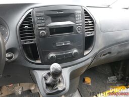 Mercedes-Benz VITO schade auto - voorschade - rood - trekhaak...