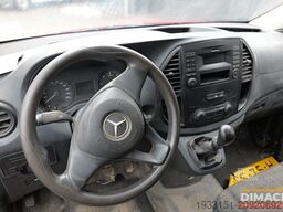 Mercedes-Benz VITO schade auto - voorschade - rood - trekhaak...