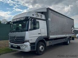 Autocarro con pianale e telone MERCEDES-BENZ Atego 1630 LBW Pritsche + Plane Schlafkabine