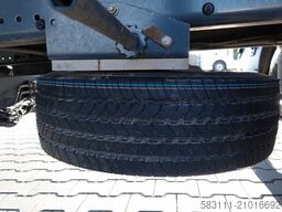 RENAULT D 250 / CH?ODNIA - 6,7 m / THERMO KING T 600R /