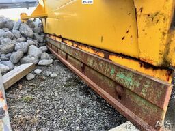 Vama EAU4800K folding wing plow for truck