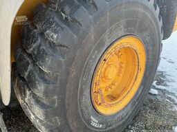 Volvo L110F wheel loader with bucket