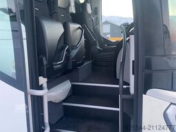 Setra S 515 HD bus w/ 49+2+1 seats, and low km condition