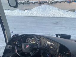 Setra S 515 HD bus w/ 49+2+1 seats, and low km condition