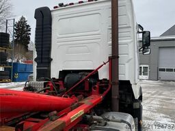 Volvo FH16 tridem hook loader with Joab hook with articu