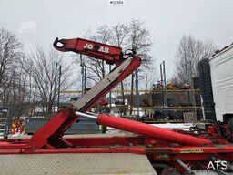 Volvo FH16 tridem hook loader with Joab hook with articu
