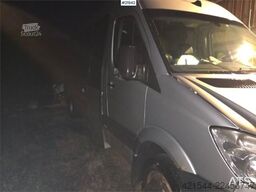 Mercedes-Benz Sprinter 518 w/ 17 seats. Eu-approved.