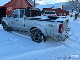 Nissan king cap pickup 4x4 repair object