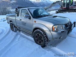 Nissan king cap pickup 4x4 repair object