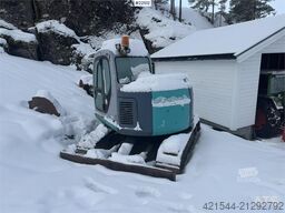 Kobelco SK60SR excavator with digging bucket, hydraulic gr