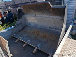 MECALAC Ahlmann AX700  Hitachi ZW75   65 Std.