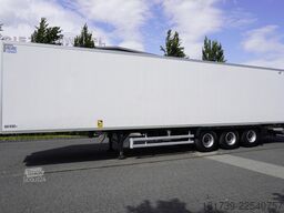 Lamberet refrigerated semi-trailer / Carrier