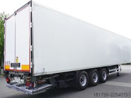 Lamberet refrigerated semi-trailer / Carrier