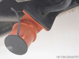 Lamberet refrigerated semi-trailer / Carrier