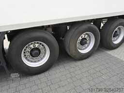 Lamberet refrigerated semi-trailer / Carrier