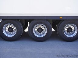 Lamberet reefer semi-trailer/ Carrier Vector 1550