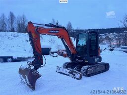 Doosan DX50Z-7 mini excavator – 3 buckets – swing boom –