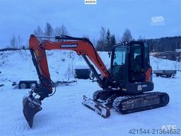 Doosan DX50Z-7 mini excavator – 3 buckets – swing boom –