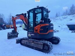 Doosan DX50Z-7 mini excavator – 3 buckets – swing boom –