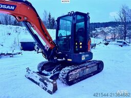 Doosan DX50Z-7 mini excavator – 3 buckets – swing boom –