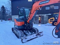Doosan DX50Z-7 mini excavator – 3 buckets – swing boom –