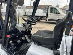 KOMATSU FG 30 DT 11 Seitenschieber Zinkenverstellung