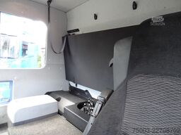 Mercedes-Benz Actros 2533 6X2 HMF 1820 Langmaterial